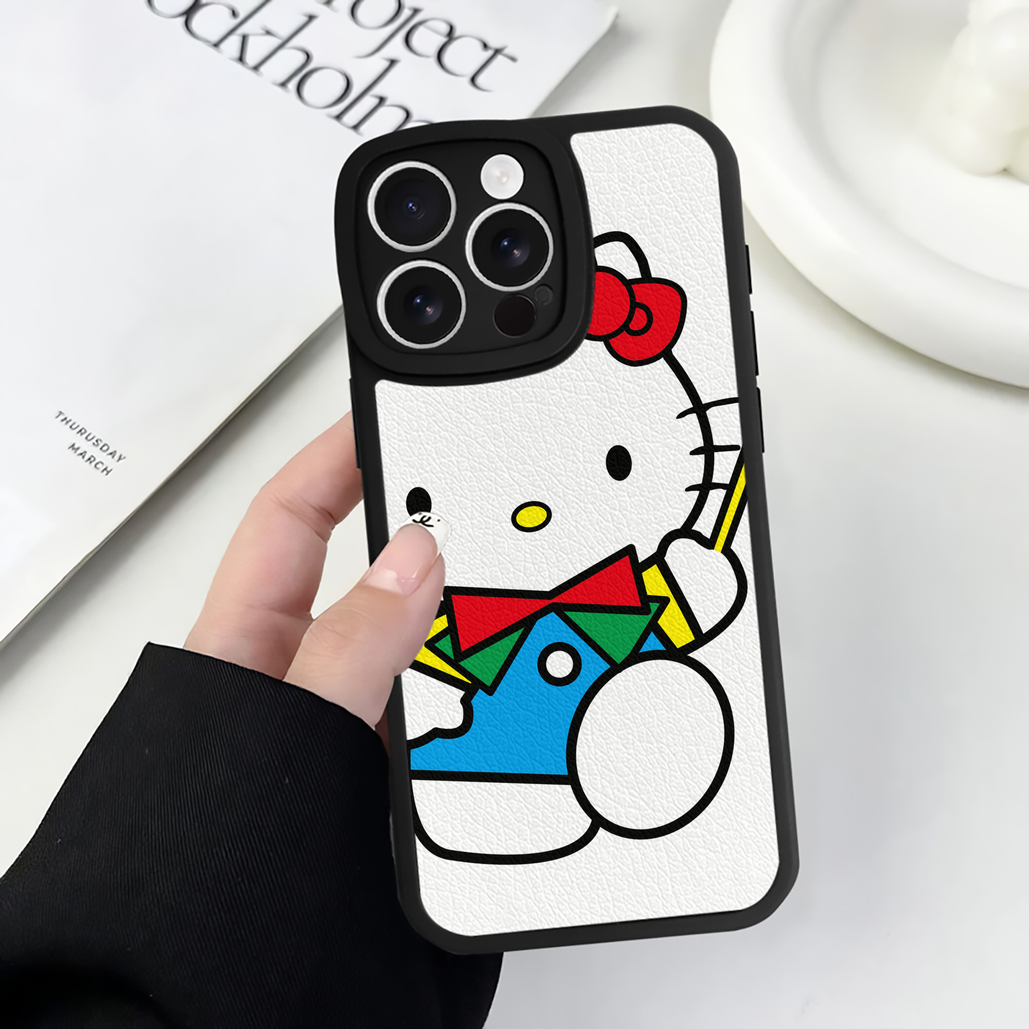 （画像用） Hello Kitty ハローキティ 【iPhone 16シリーズ対応】シリコンスマホケース（レザー調） 材質：シリコン